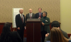 Chef Colicchio, Activists, Lawmakers Demand Action on GMO Labeling